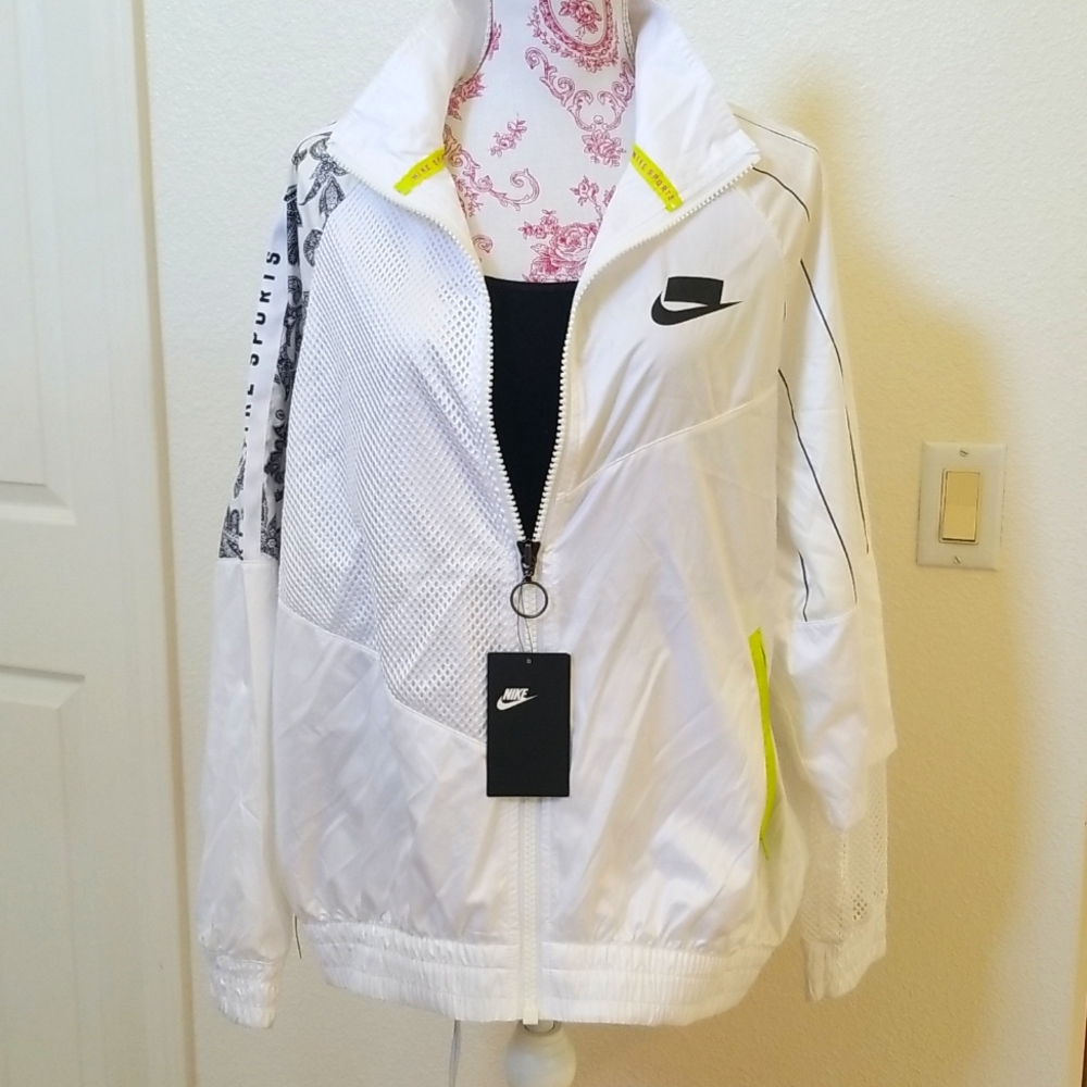 NEW AUTHENTIC  Nike women jacket